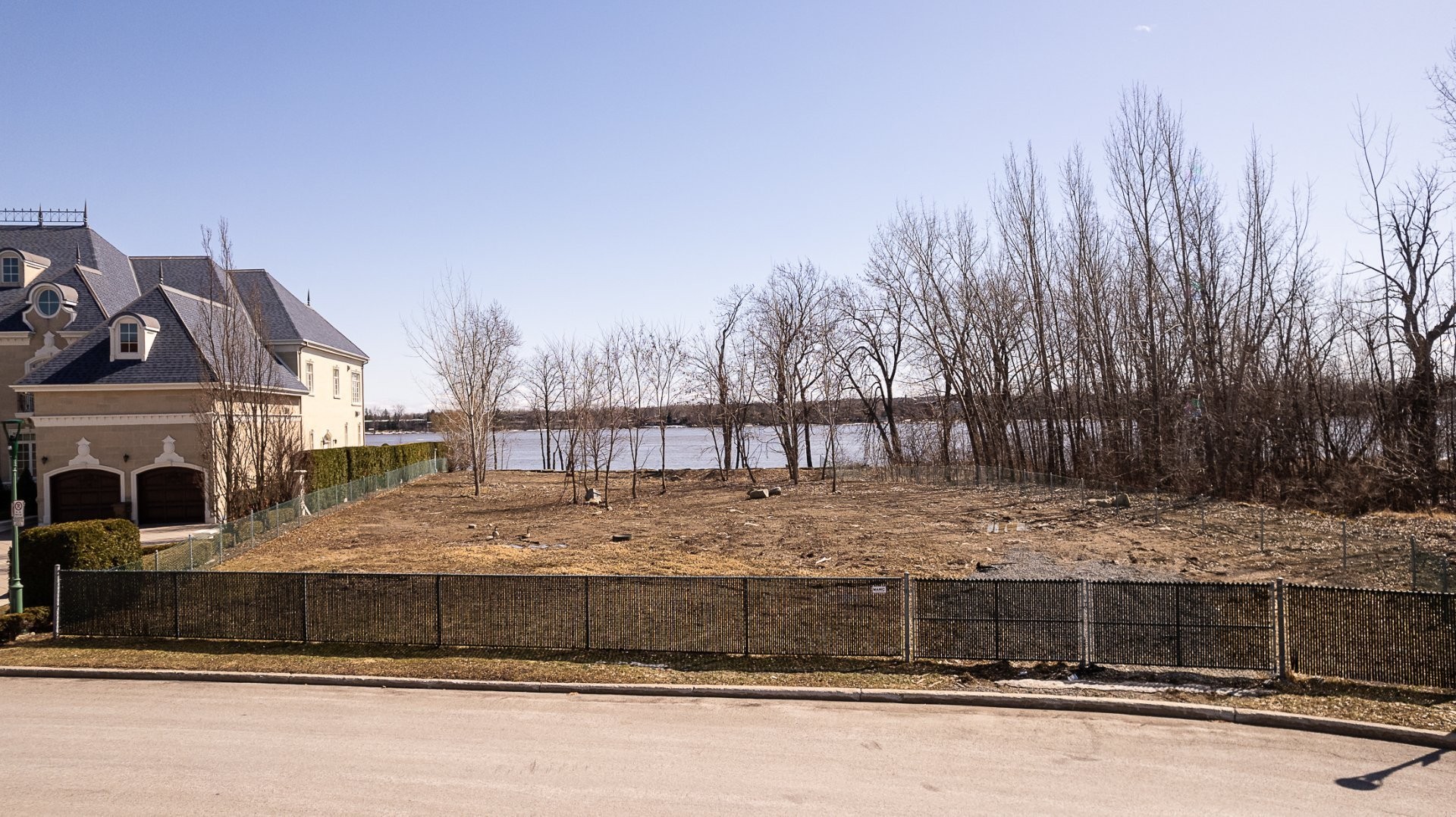 












Av. de la Seigneurie

,
Laval (Sainte-Dorothée),







QC
H7X3S2

