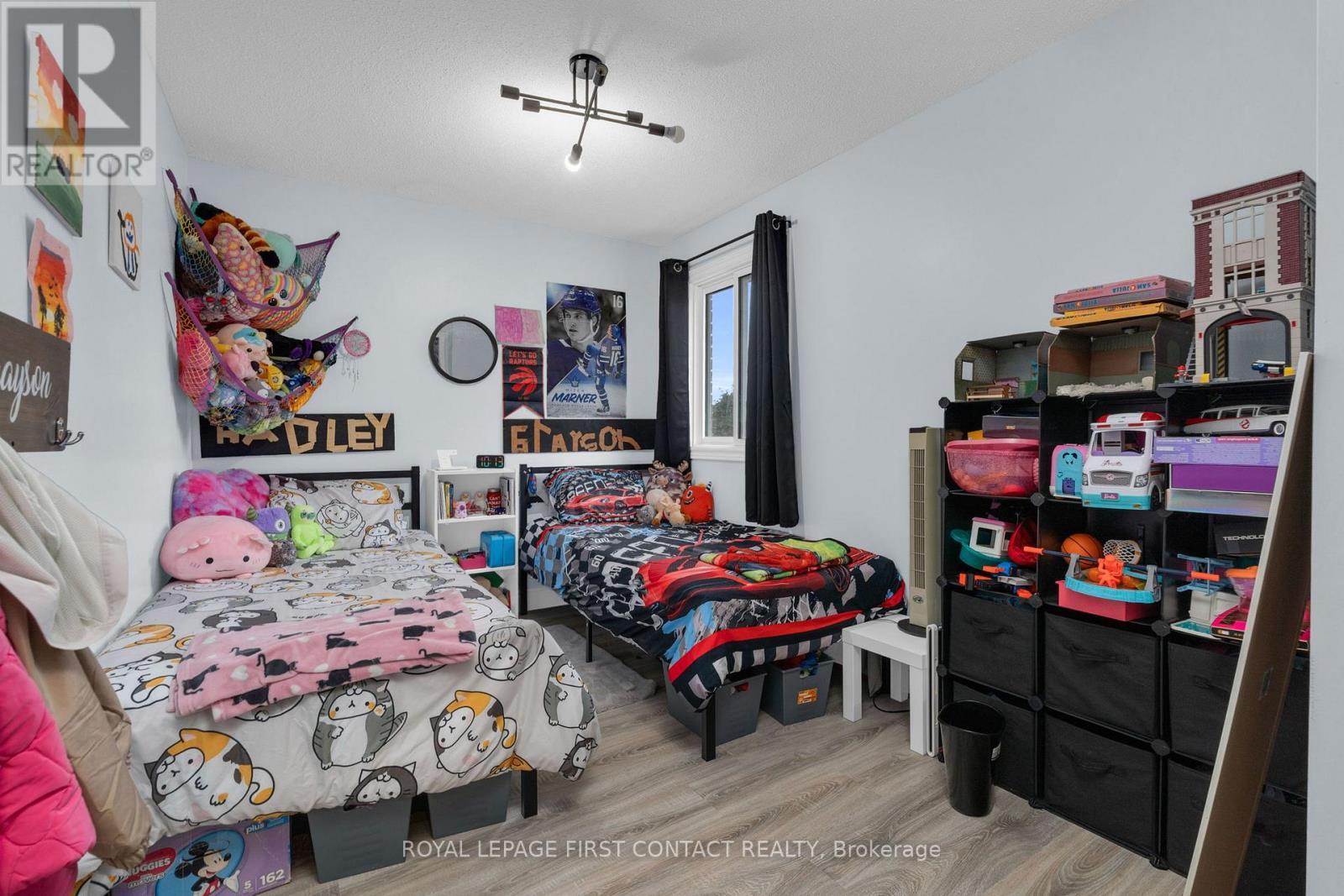 












27 AUSTEN LANE

,
Barrie,




Ontario
L4N4V4

