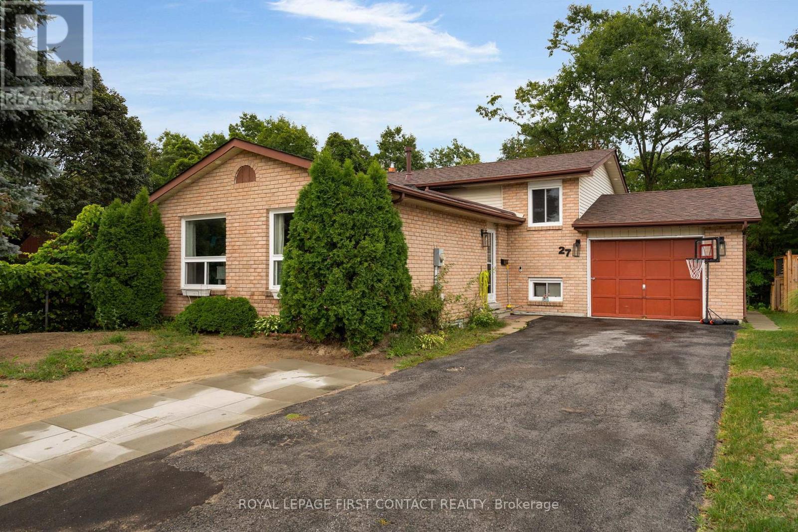 












27 AUSTEN LANE

,
Barrie,




Ontario
L4N4V4

