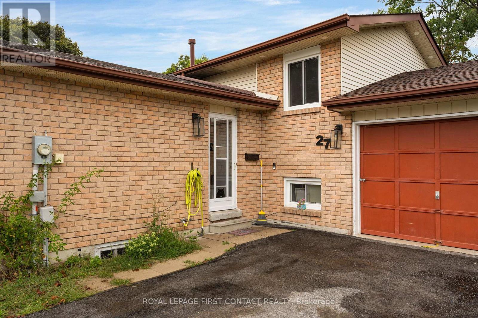 












27 AUSTEN LANE

,
Barrie,




Ontario
L4N4V4

