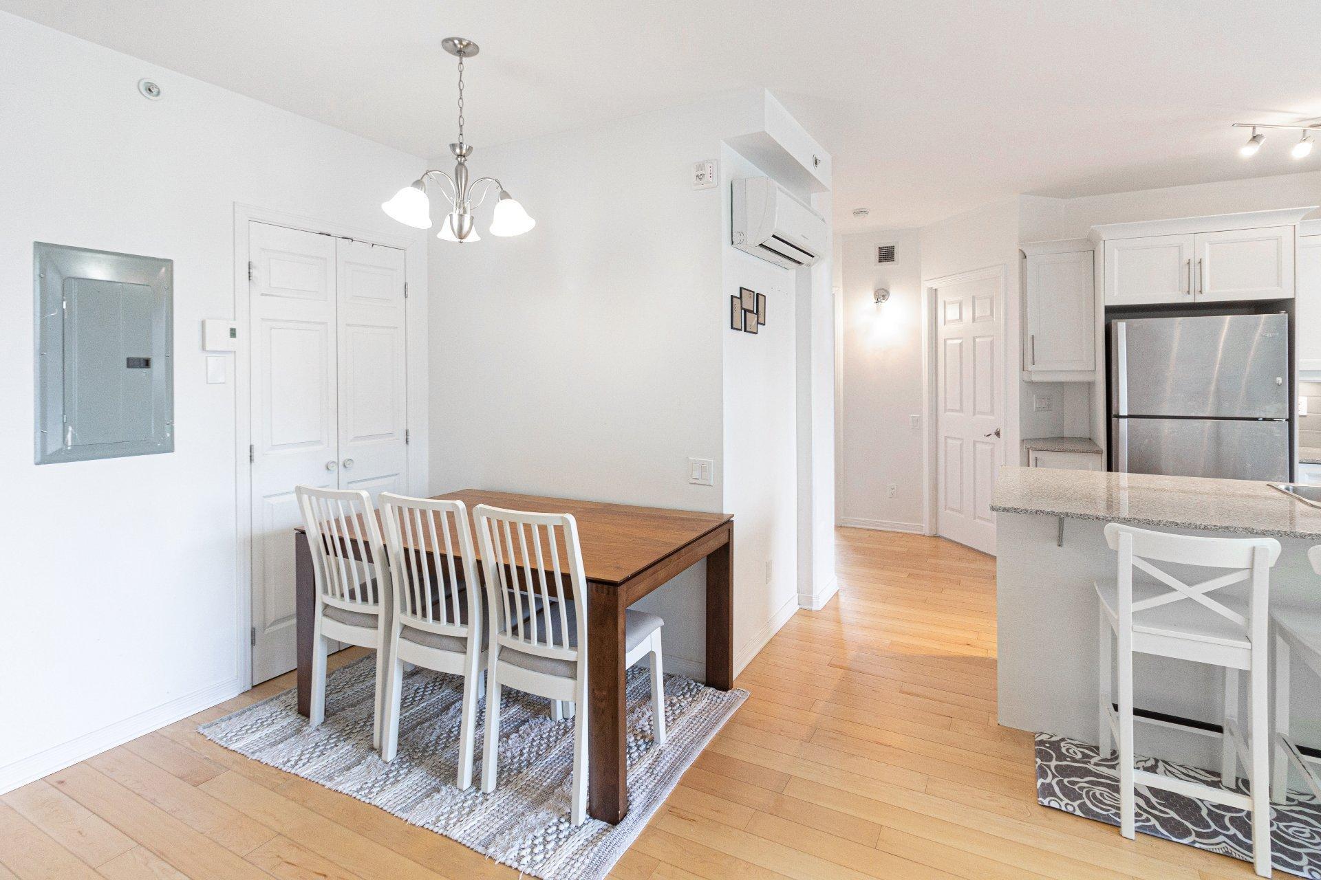 









1235


Rue Bishop

, 620,
Montréal (Ville-Marie),




QC
H3G2A6


