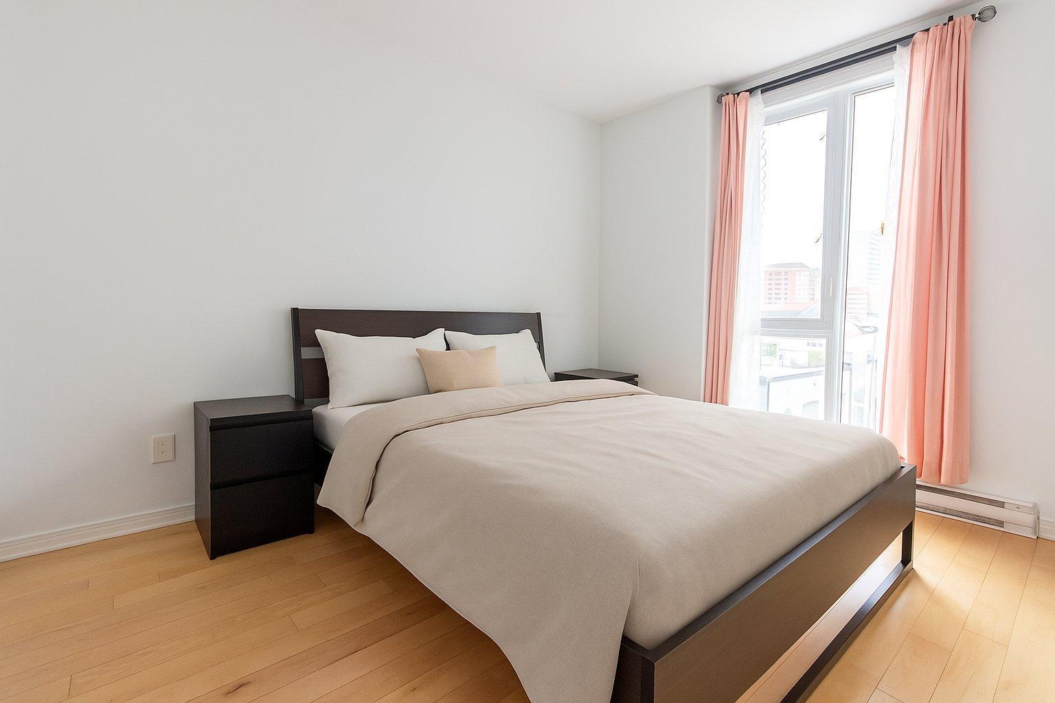









1235


Rue Bishop

, 620,
Montréal (Ville-Marie),




QC
H3G2A6

