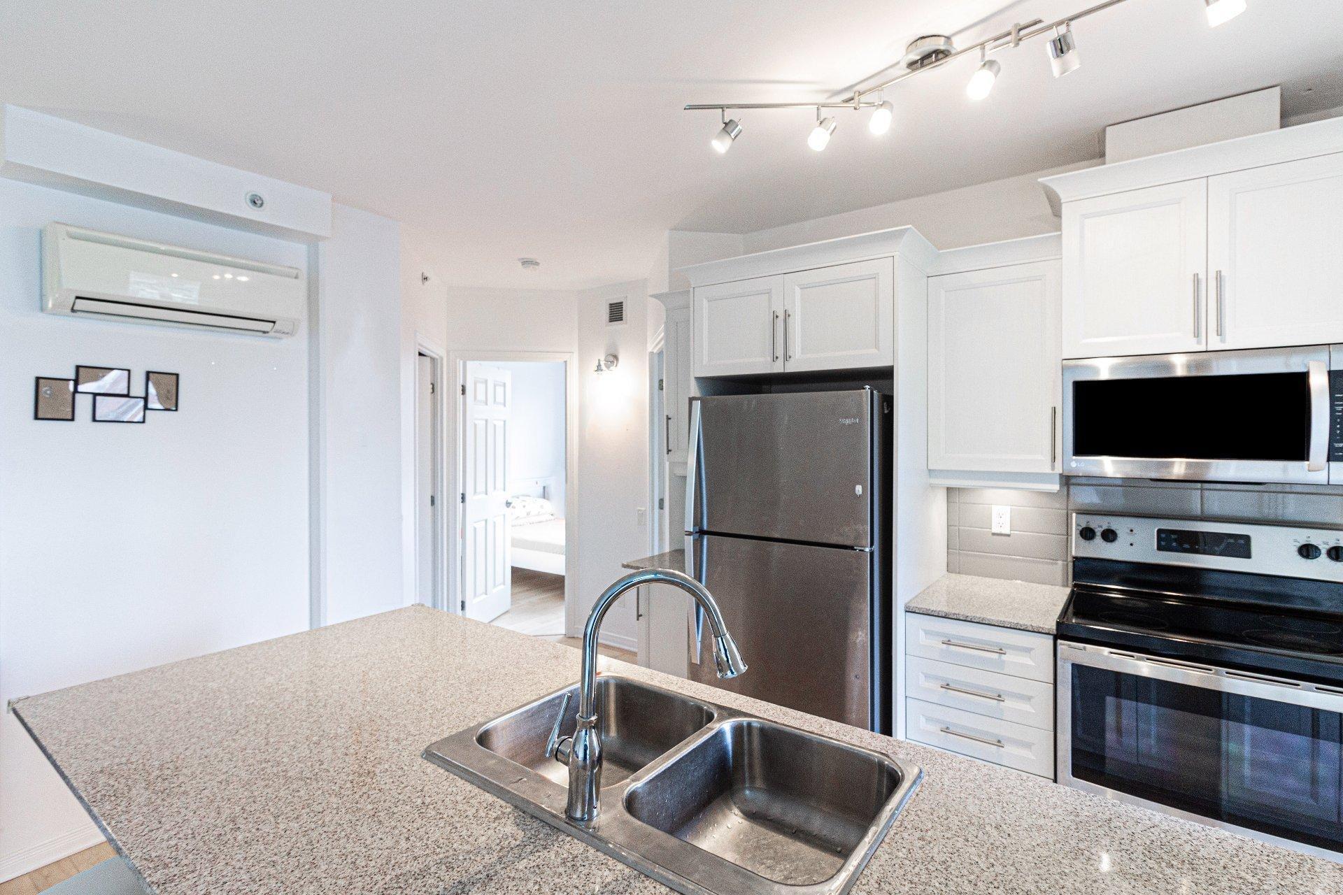 









1235


Rue Bishop

, 620,
Montréal (Ville-Marie),




QC
H3G2A6

