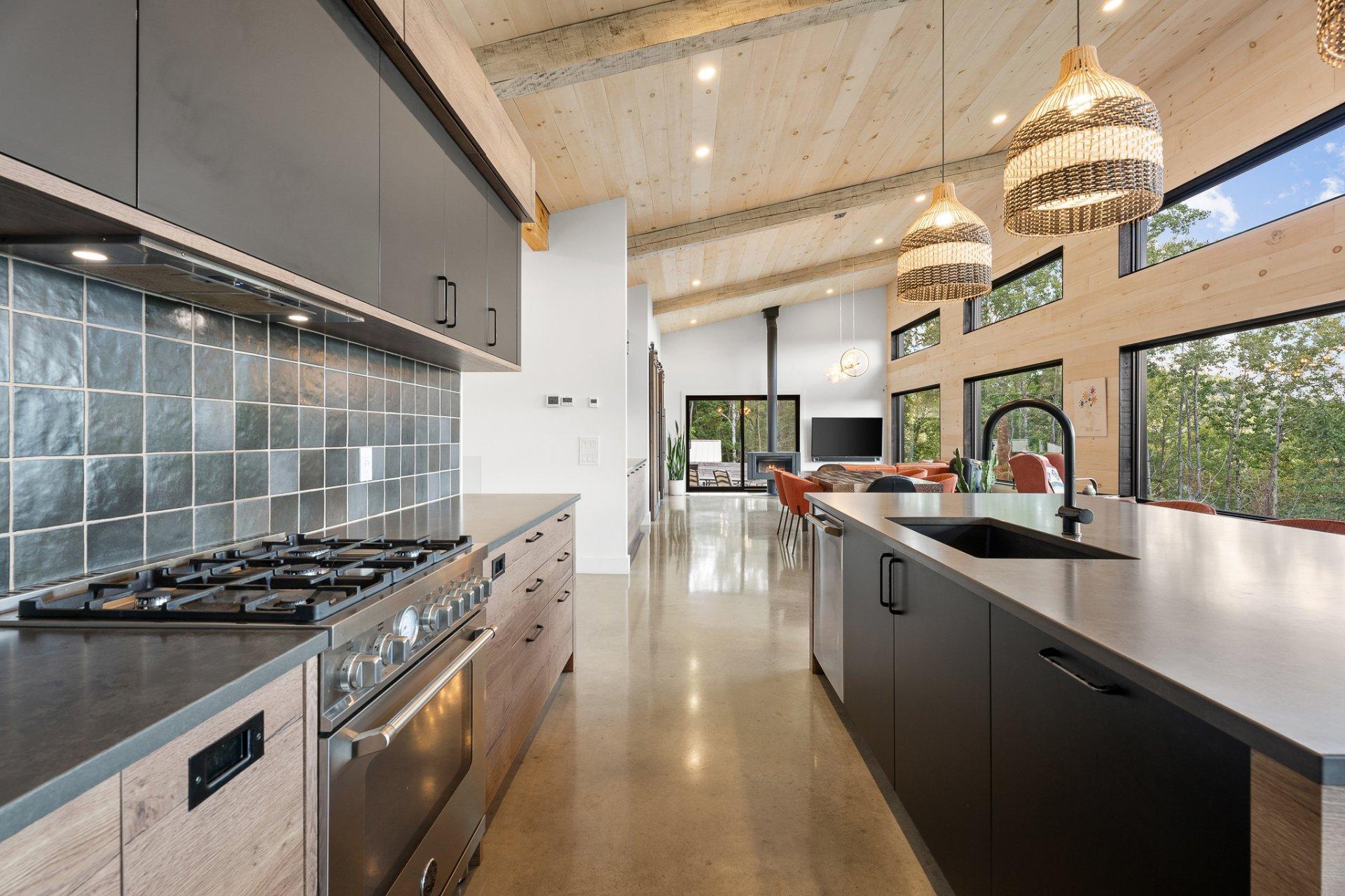 









401


Ch. Fyon

,
Ivry-sur-le-Lac,




QC
J8C2Z8

