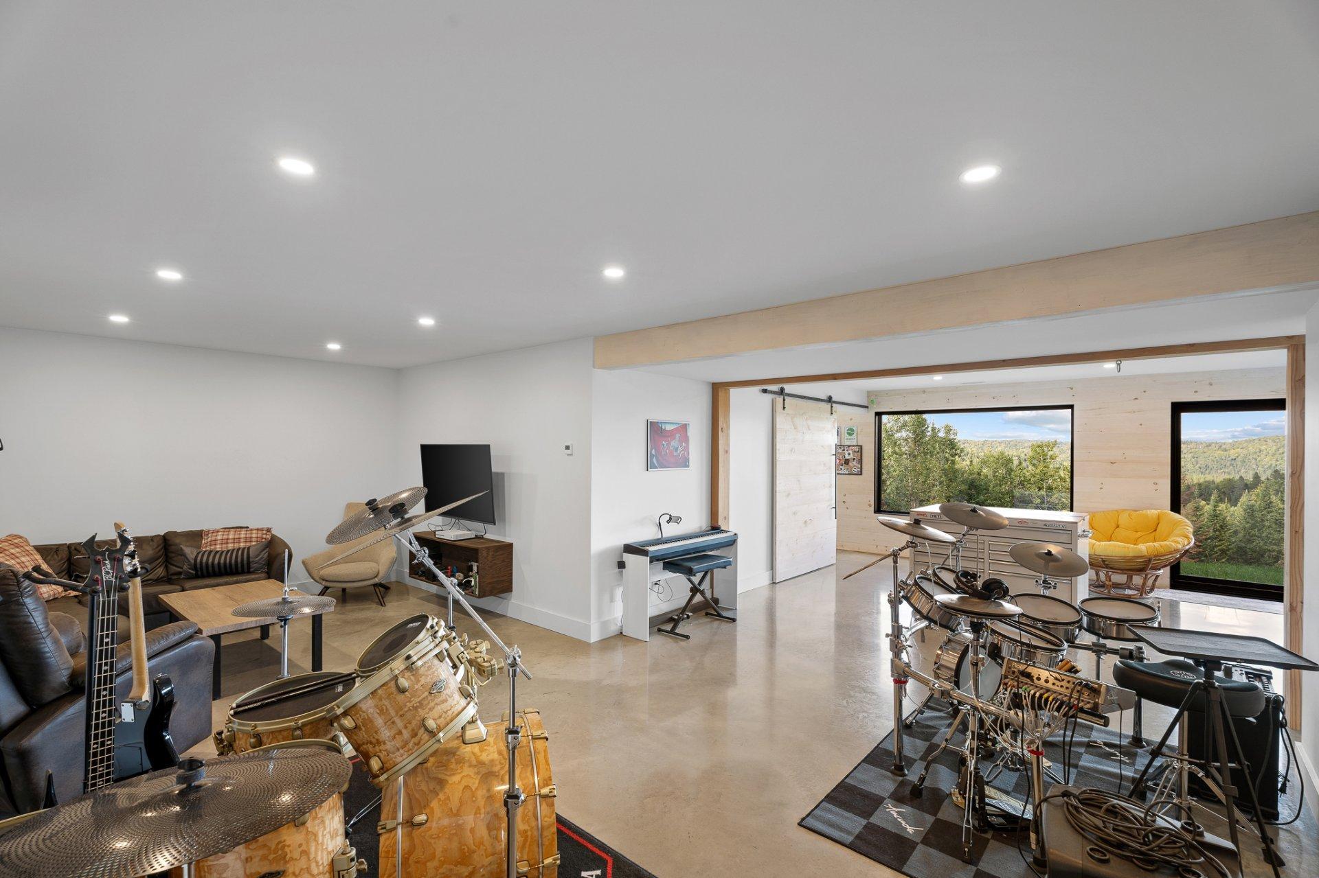 









401


Ch. Fyon

,
Ivry-sur-le-Lac,




QC
J8C2Z8

