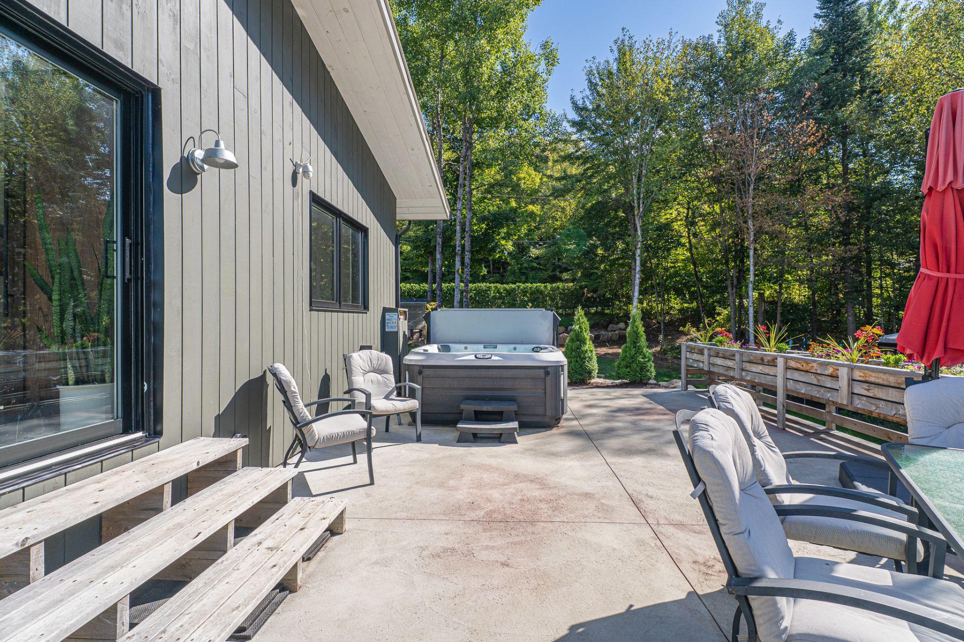 









401


Ch. Fyon

,
Ivry-sur-le-Lac,




QC
J8C2Z8

