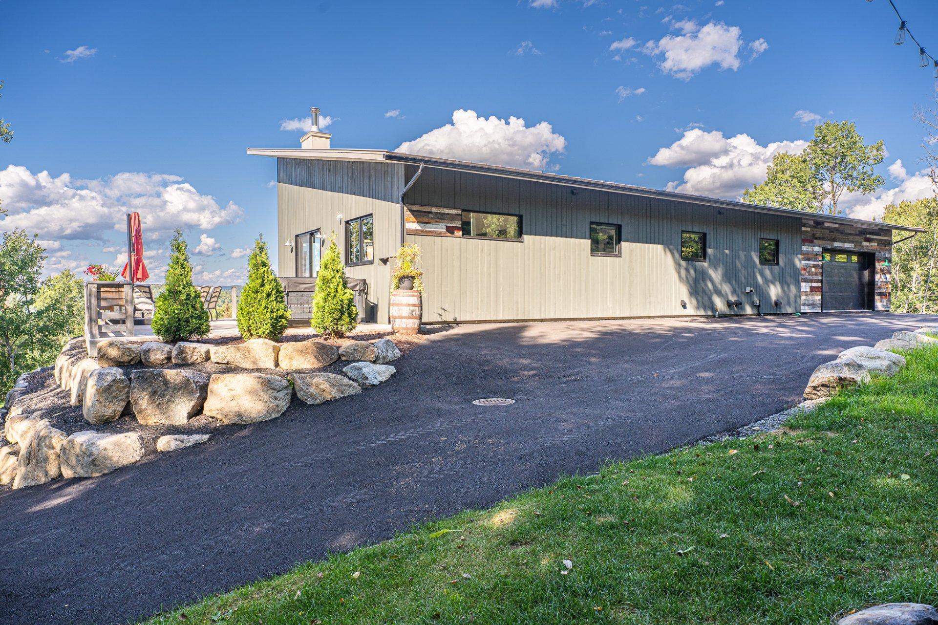 









401


Ch. Fyon

,
Ivry-sur-le-Lac,




QC
J8C2Z8

