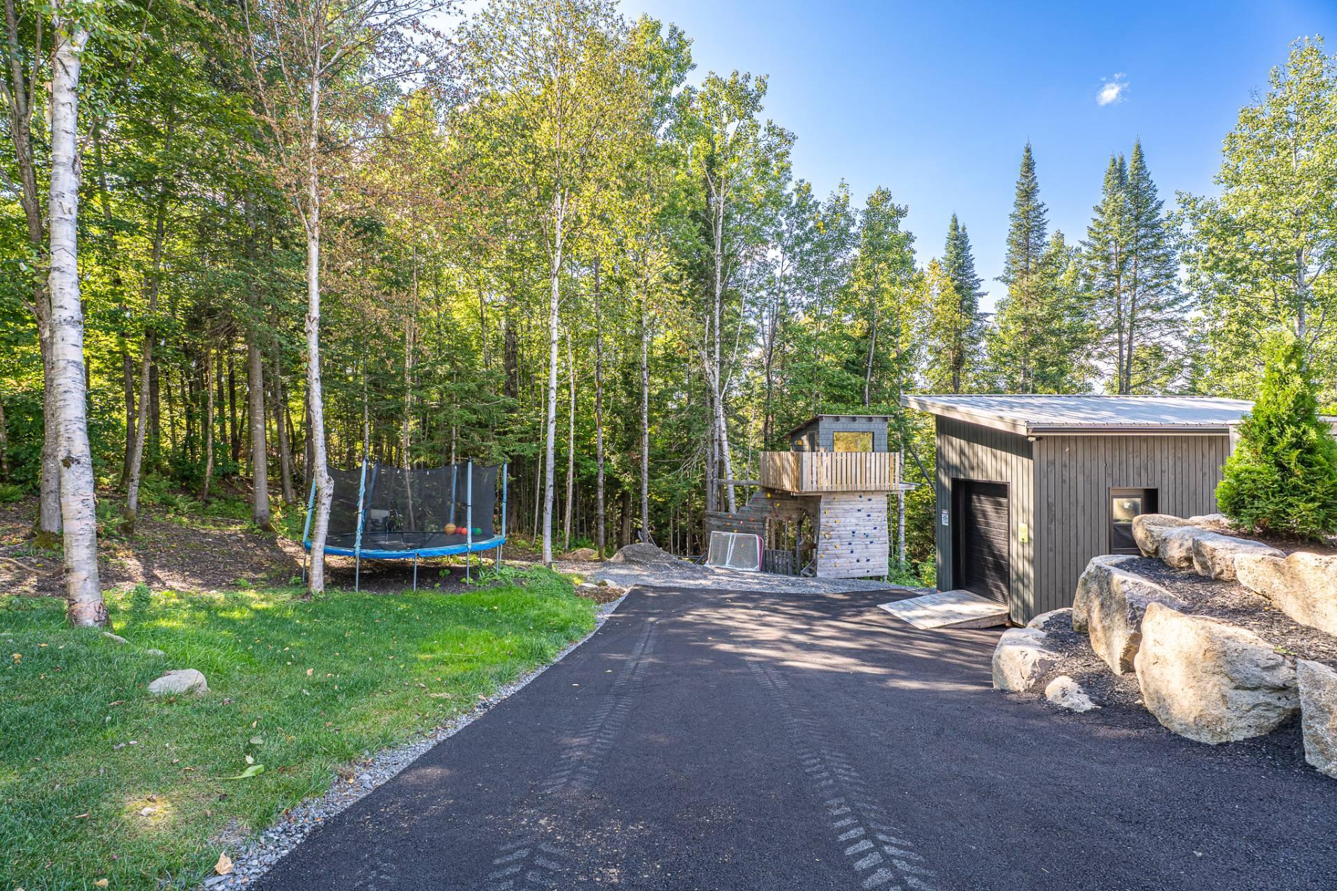 









401


Ch. Fyon

,
Ivry-sur-le-Lac,




QC
J8C2Z8

