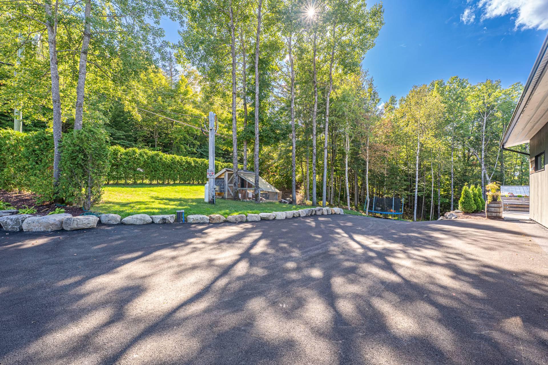 









401


Ch. Fyon

,
Ivry-sur-le-Lac,




QC
J8C2Z8

