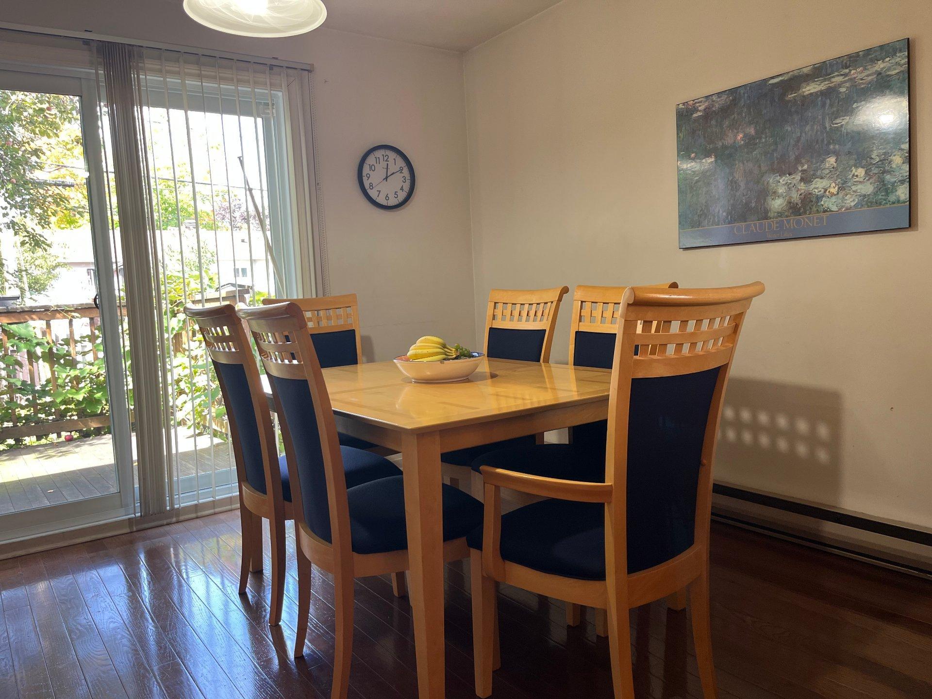 









802


Rue Maisonneuve

,
Longueuil (Saint-Hubert),




QC
J3Y7W8

