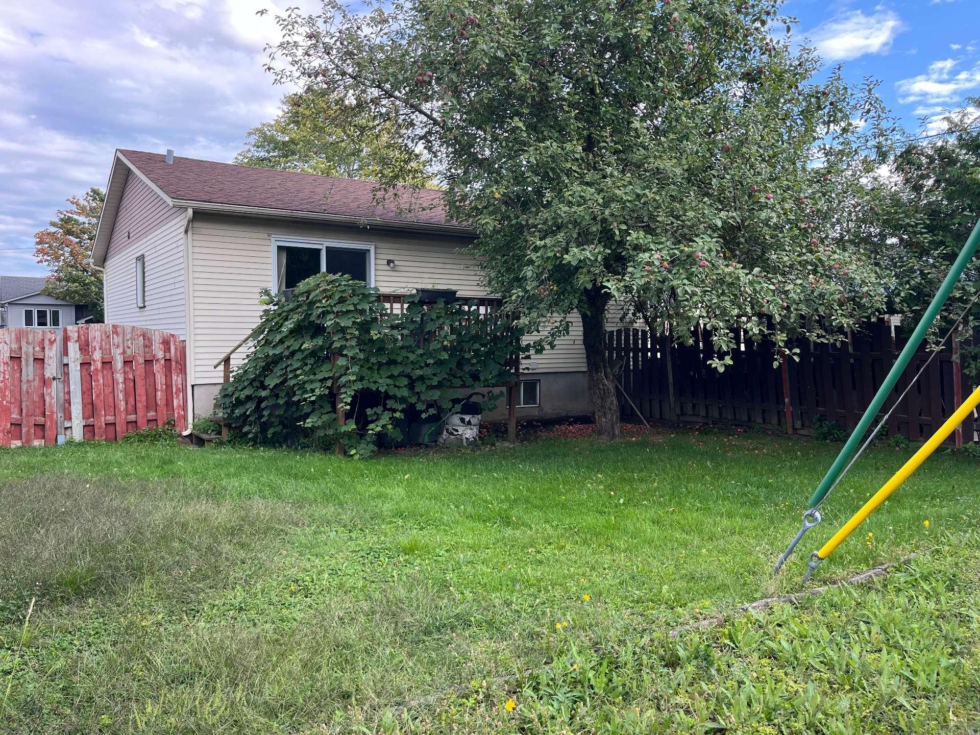 









802


Rue Maisonneuve

,
Longueuil (Saint-Hubert),




QC
J3Y7W8

