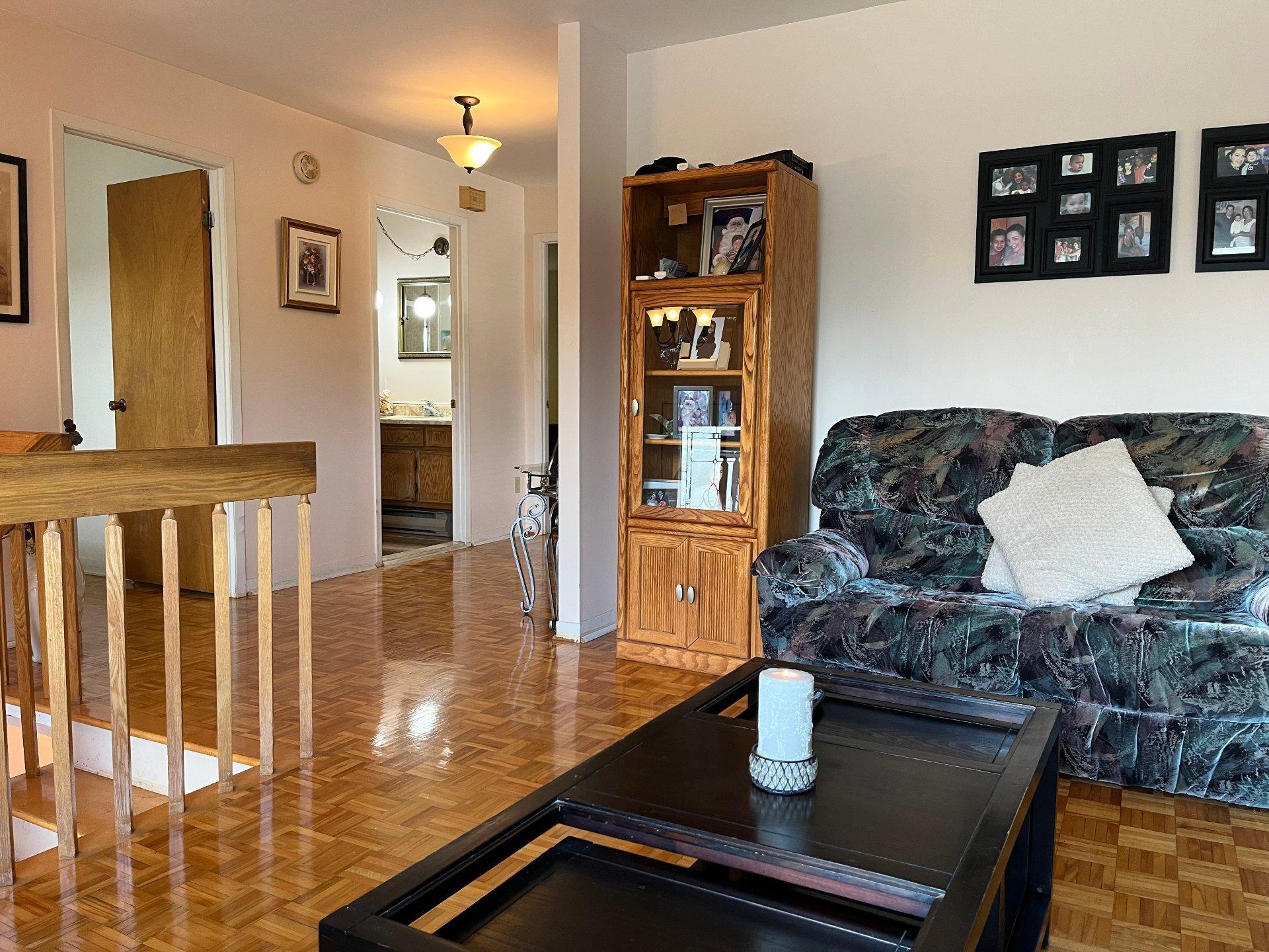 









802


Rue Maisonneuve

,
Longueuil (Saint-Hubert),




QC
J3Y7W8

