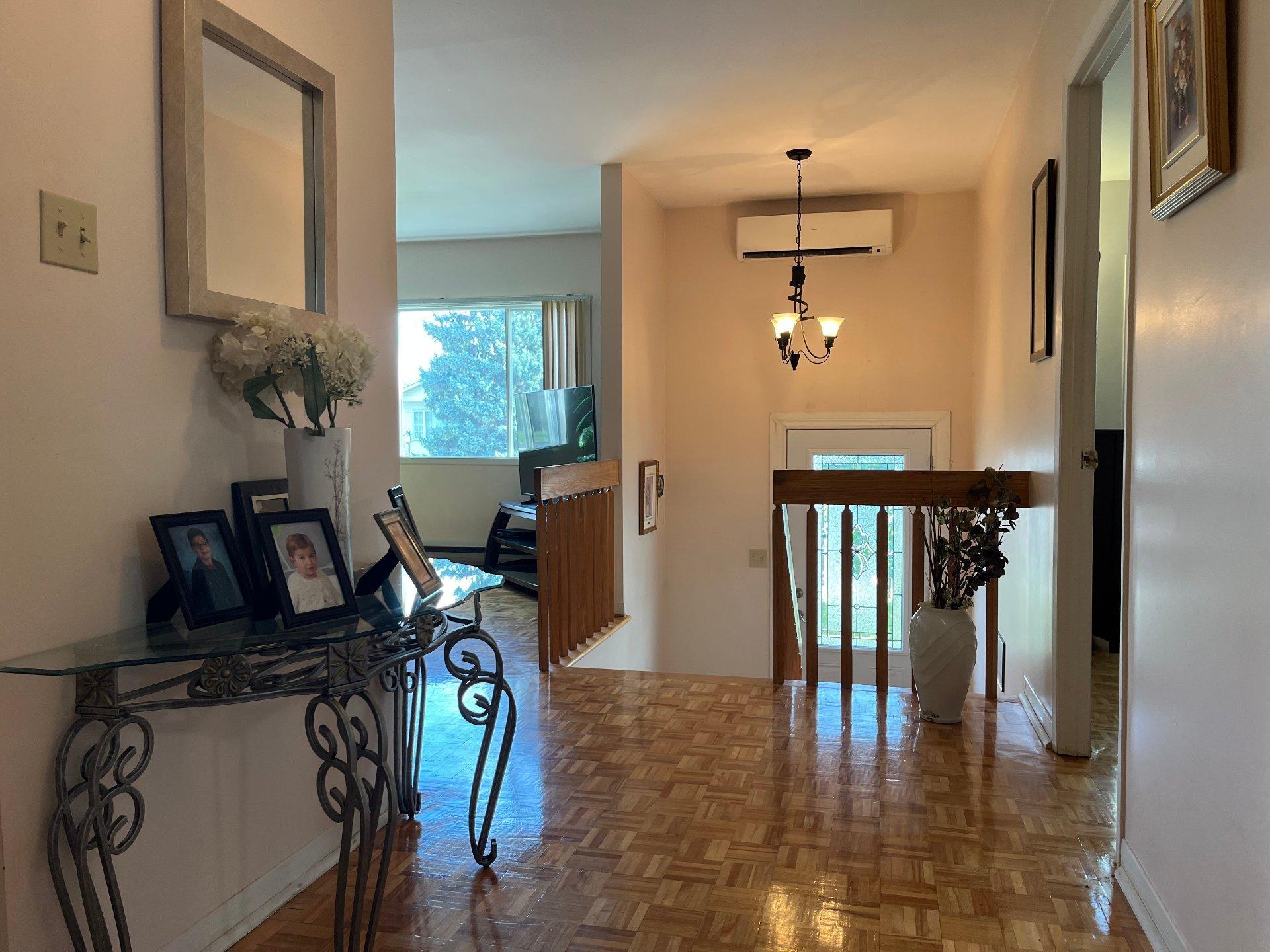 









802


Rue Maisonneuve

,
Longueuil (Saint-Hubert),




QC
J3Y7W8

