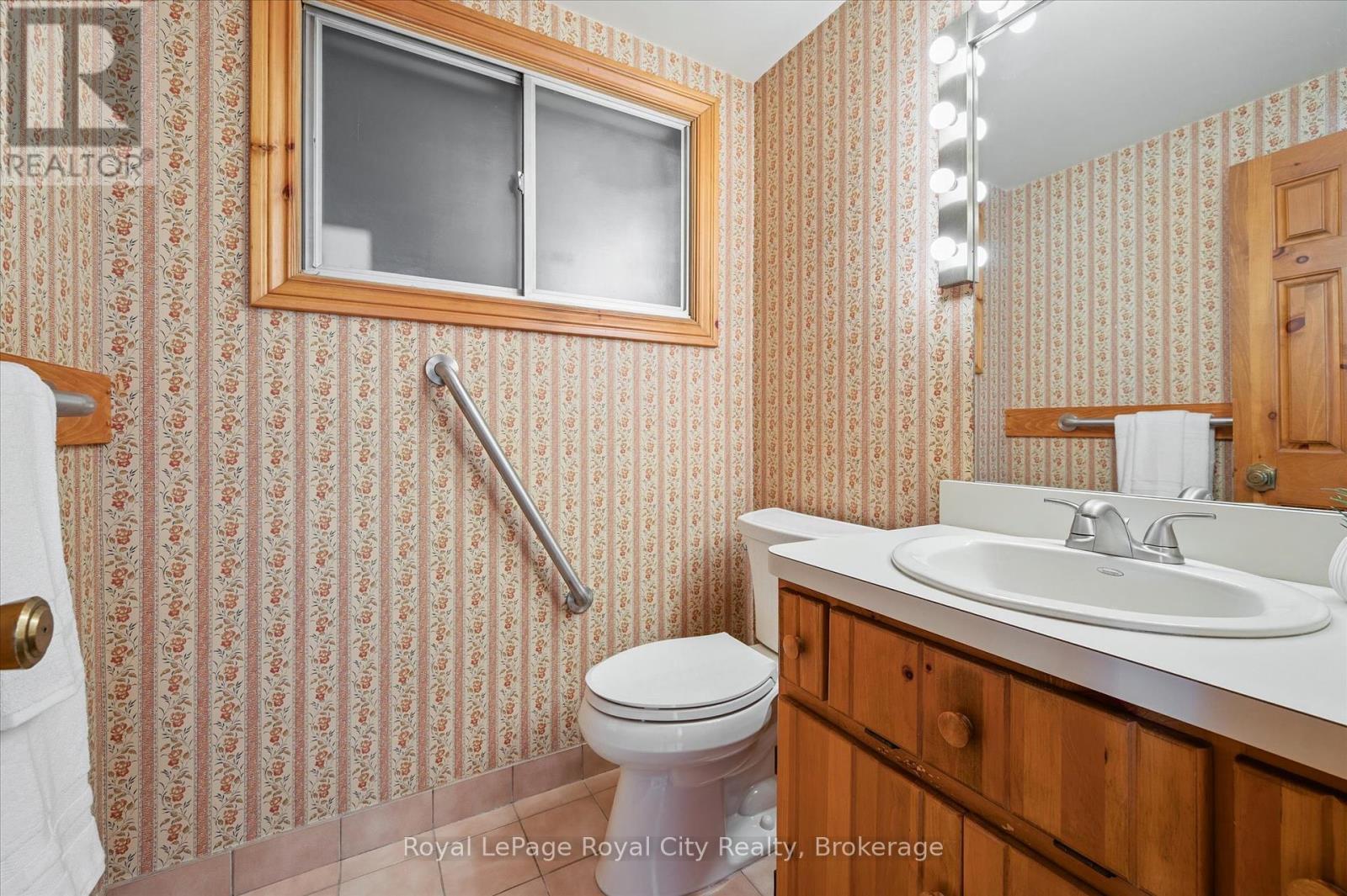 












67 WOODSIDE ROAD

,
Guelph (Dovercliffe Park/Old University),




Ontario
N1G2H1

