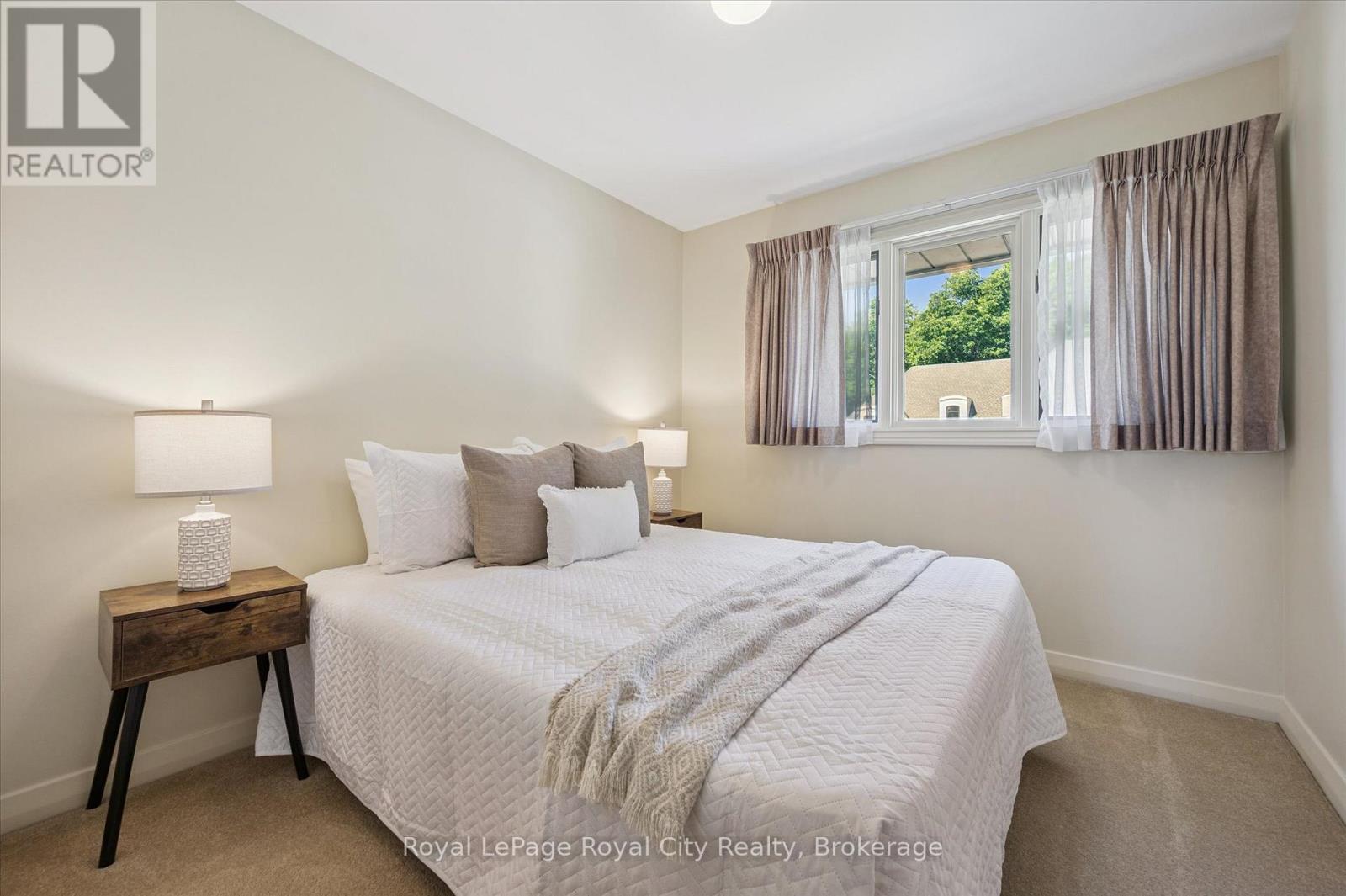 












67 WOODSIDE ROAD

,
Guelph (Dovercliffe Park/Old University),




Ontario
N1G2H1

