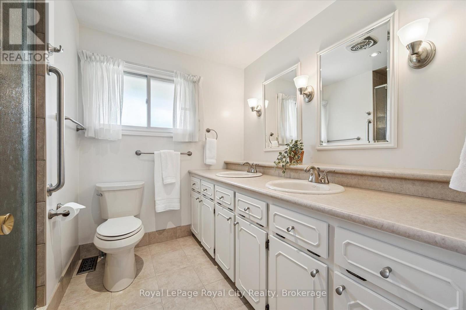 












67 WOODSIDE ROAD

,
Guelph (Dovercliffe Park/Old University),




Ontario
N1G2H1

