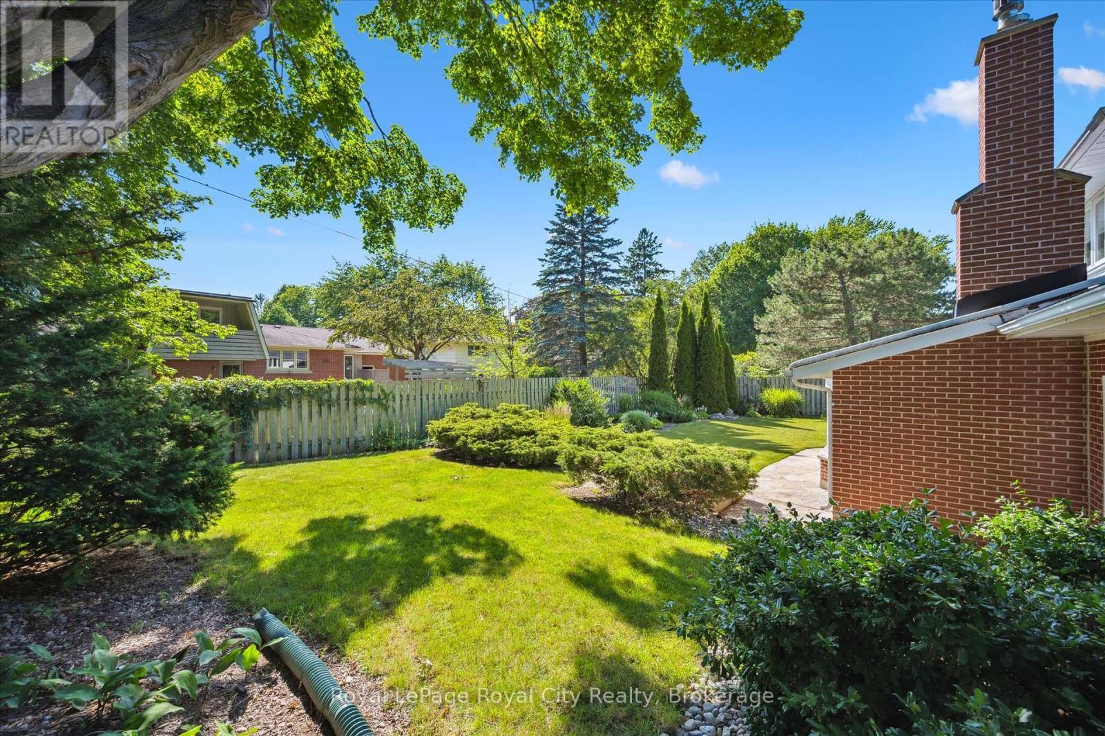 












67 WOODSIDE ROAD

,
Guelph (Dovercliffe Park/Old University),




Ontario
N1G2H1

