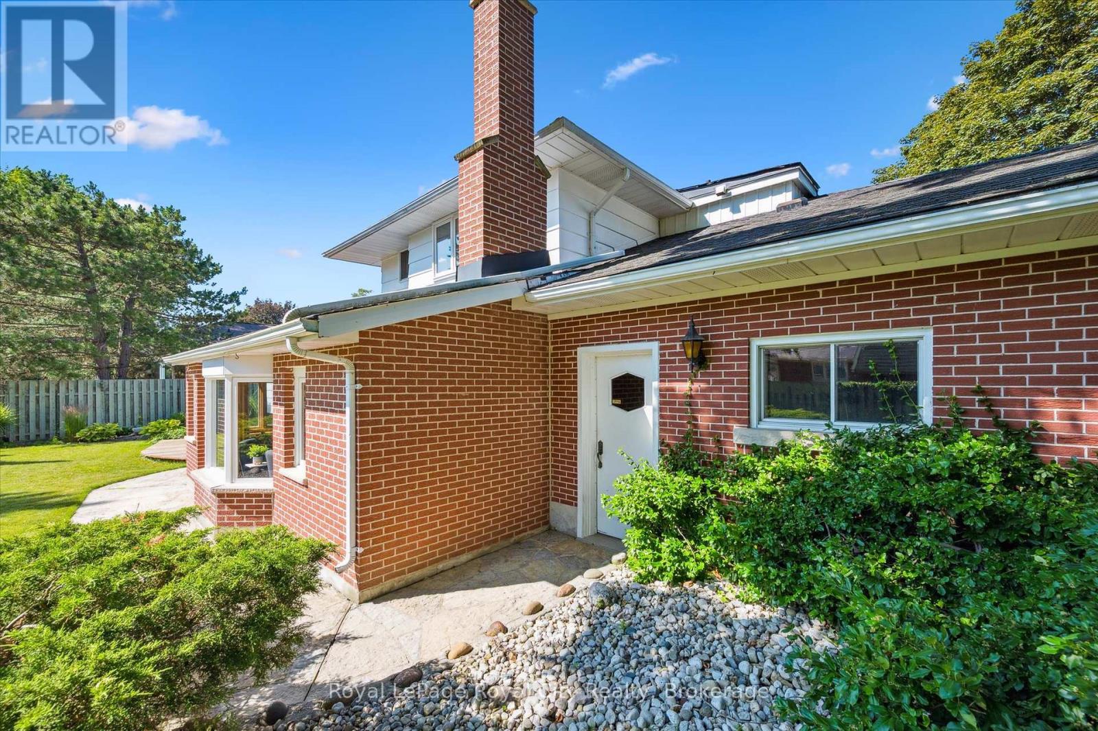 












67 WOODSIDE ROAD

,
Guelph (Dovercliffe Park/Old University),




Ontario
N1G2H1

