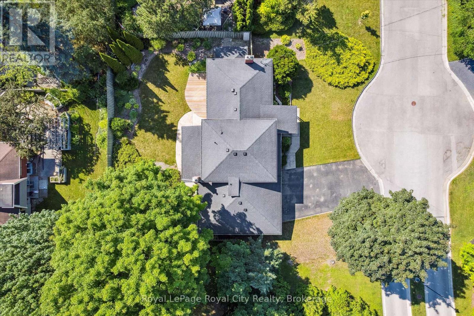 












67 WOODSIDE ROAD

,
Guelph (Dovercliffe Park/Old University),




Ontario
N1G2H1

