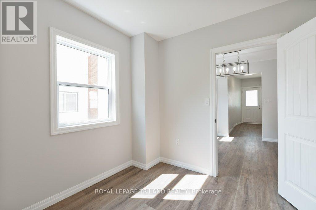 












35 INKERMAN STREET

,
St. Thomas,




Ontario
N5P3E9

