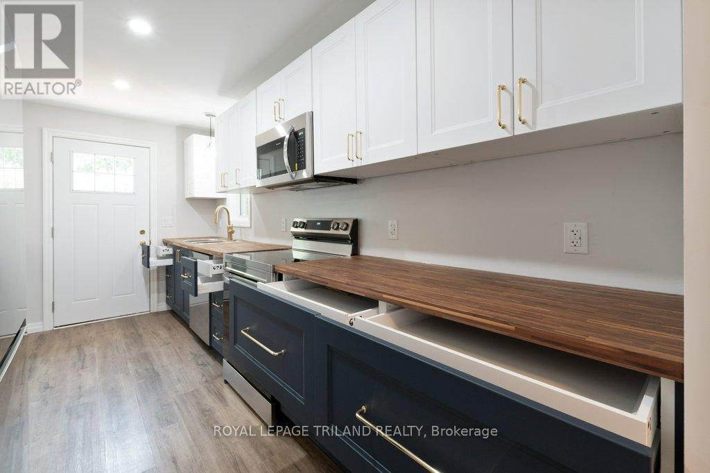 












35 INKERMAN STREET

,
St. Thomas,




Ontario
N5P3E9

