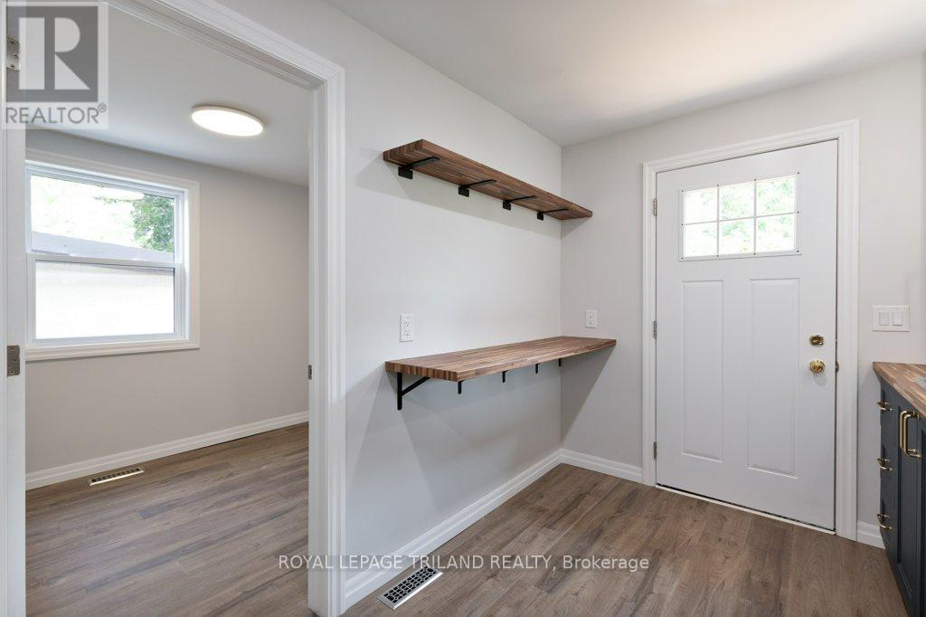 












35 INKERMAN STREET

,
St. Thomas,




Ontario
N5P3E9

