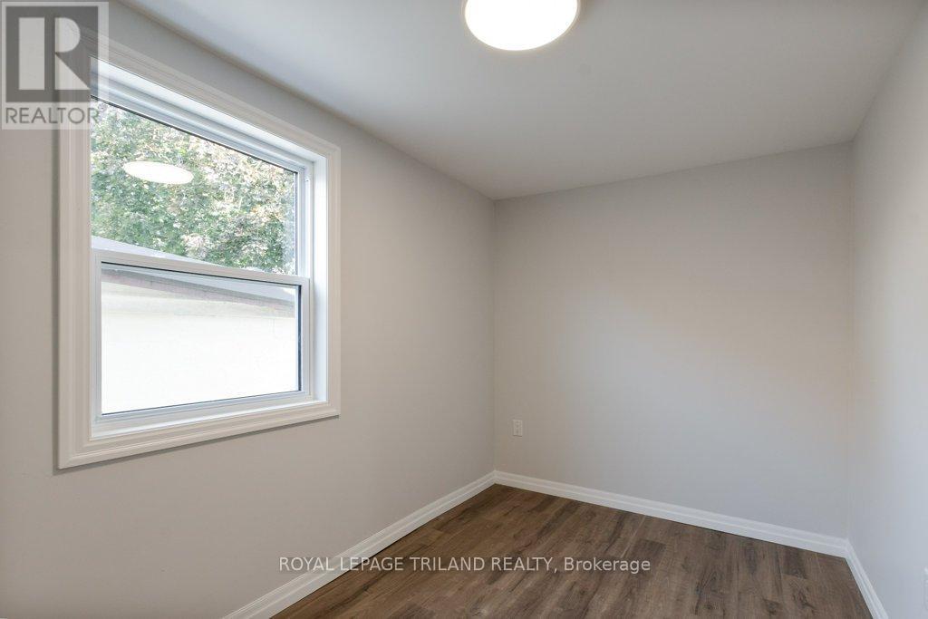 












35 INKERMAN STREET

,
St. Thomas,




Ontario
N5P3E9

