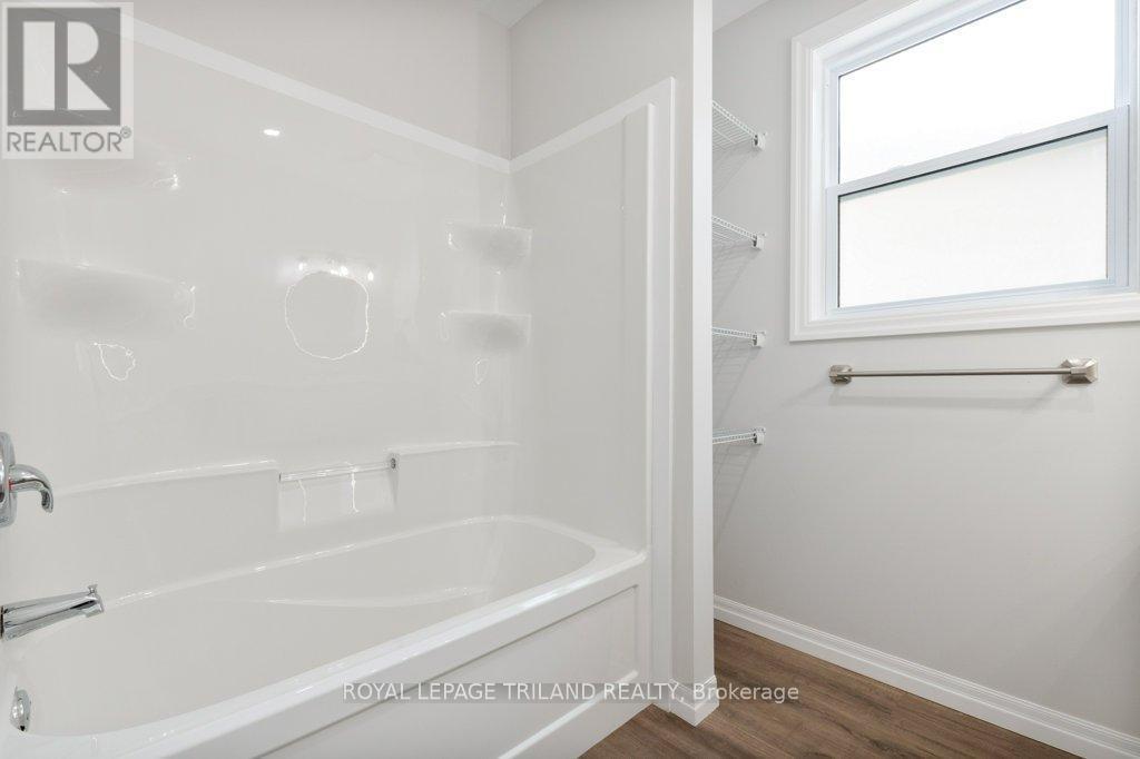 












35 INKERMAN STREET

,
St. Thomas,




Ontario
N5P3E9

