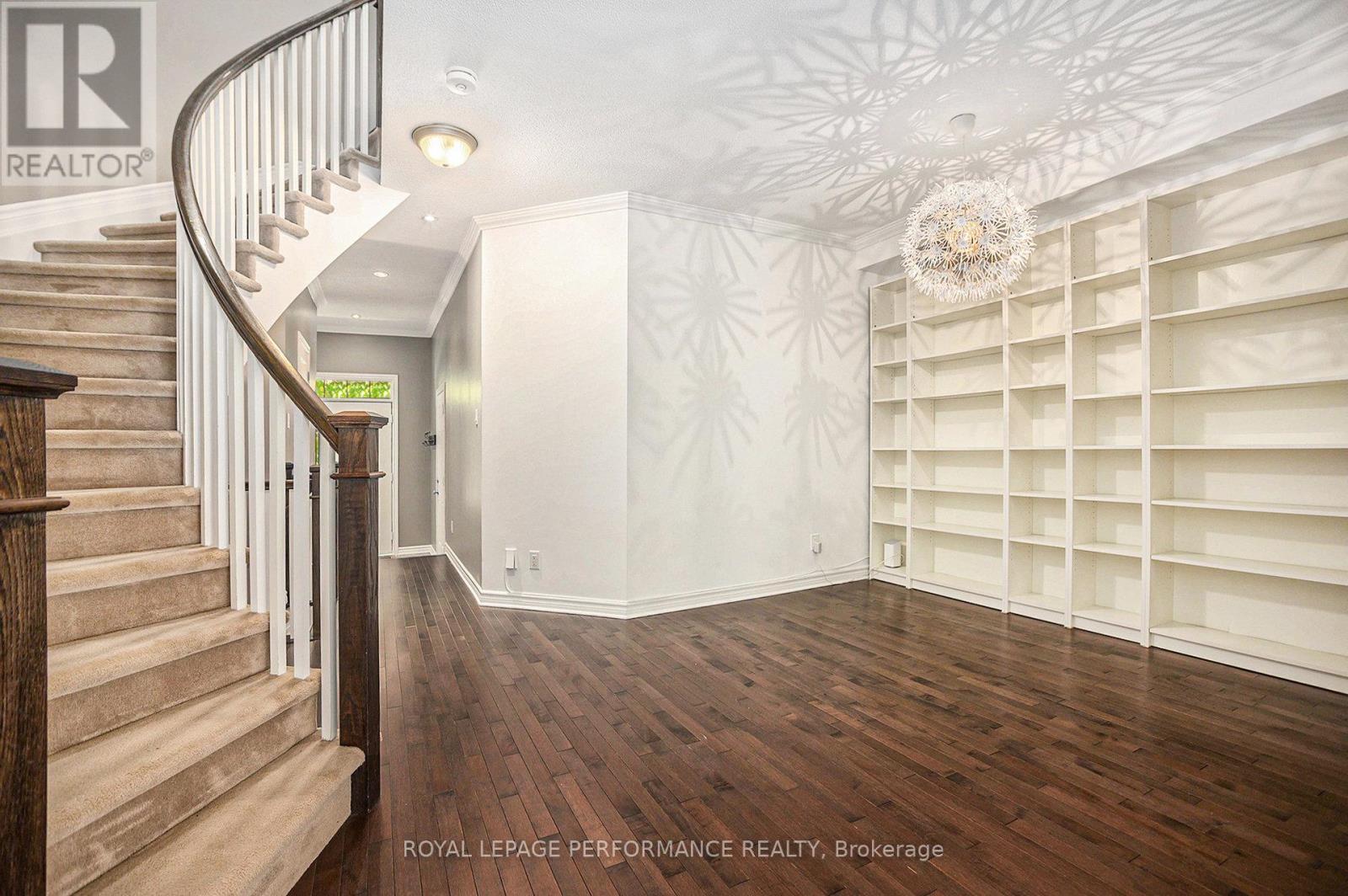 












40 TORBEC AVENUE

,
Ottawa,




Ontario
K2T0B5

