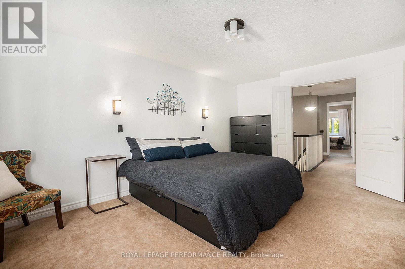 












40 TORBEC AVENUE

,
Ottawa,




Ontario
K2T0B5

