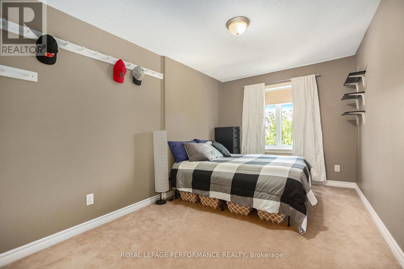 












40 TORBEC AVENUE

,
Ottawa,




Ontario
K2T0B5

