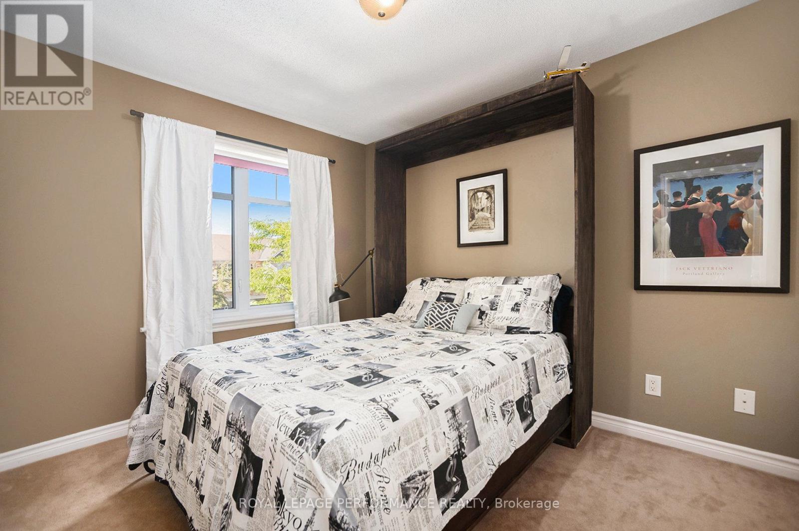 












40 TORBEC AVENUE

,
Ottawa,




Ontario
K2T0B5

