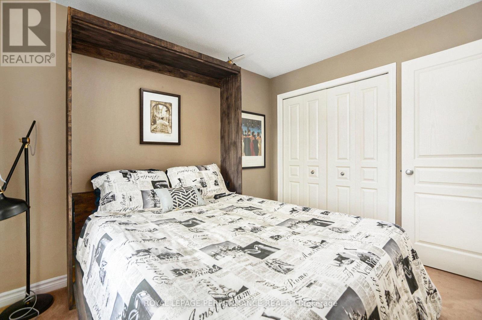 












40 TORBEC AVENUE

,
Ottawa,




Ontario
K2T0B5

