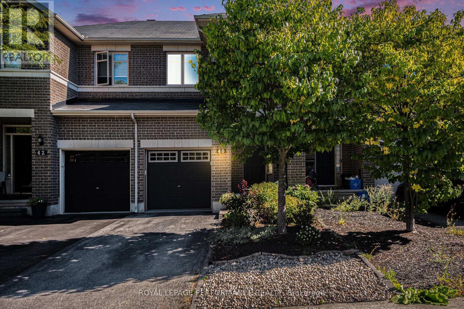 












40 TORBEC AVENUE

,
Ottawa,




Ontario
K2T0B5

