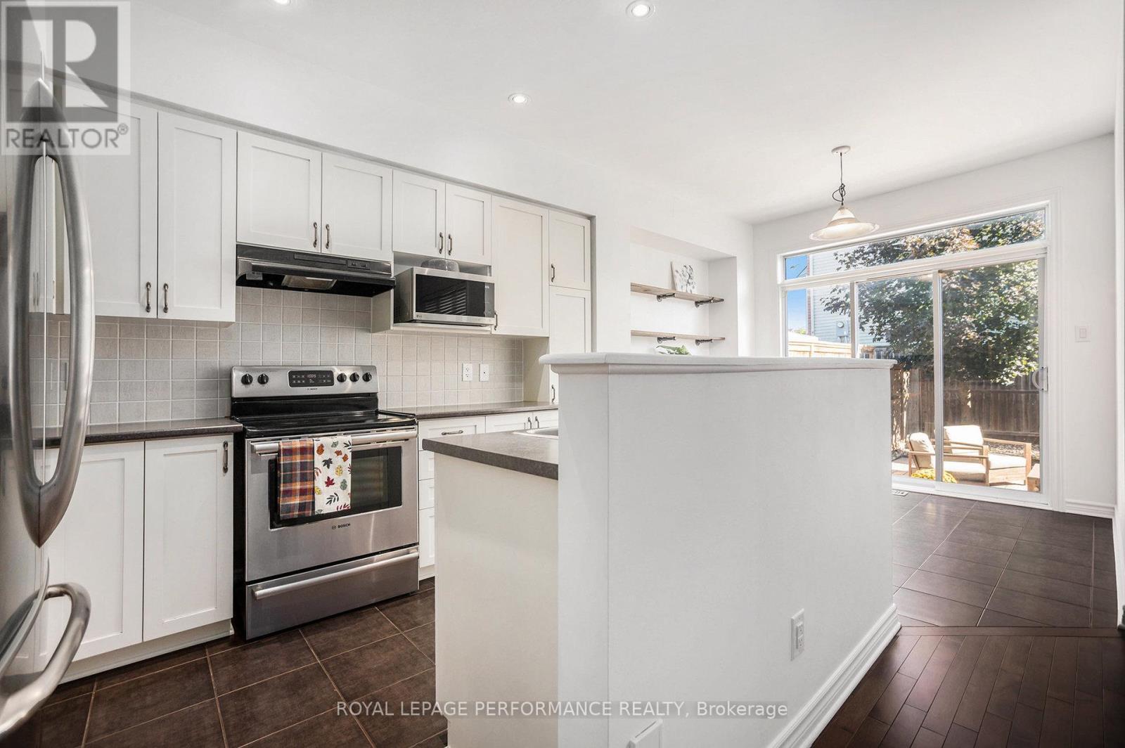 












40 TORBEC AVENUE

,
Ottawa,




Ontario
K2T0B5

