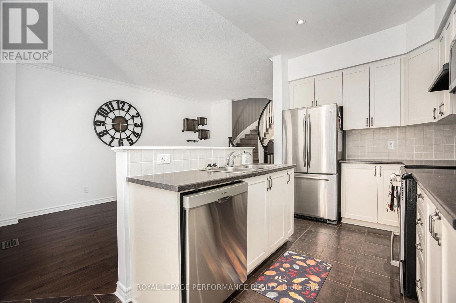 












40 TORBEC AVENUE

,
Ottawa,




Ontario
K2T0B5

