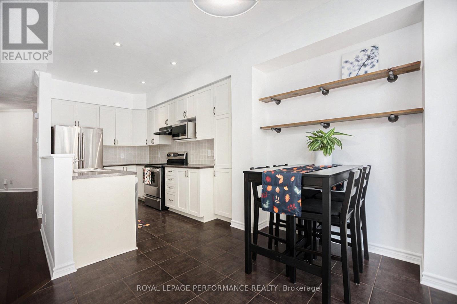 












40 TORBEC AVENUE

,
Ottawa,




Ontario
K2T0B5

