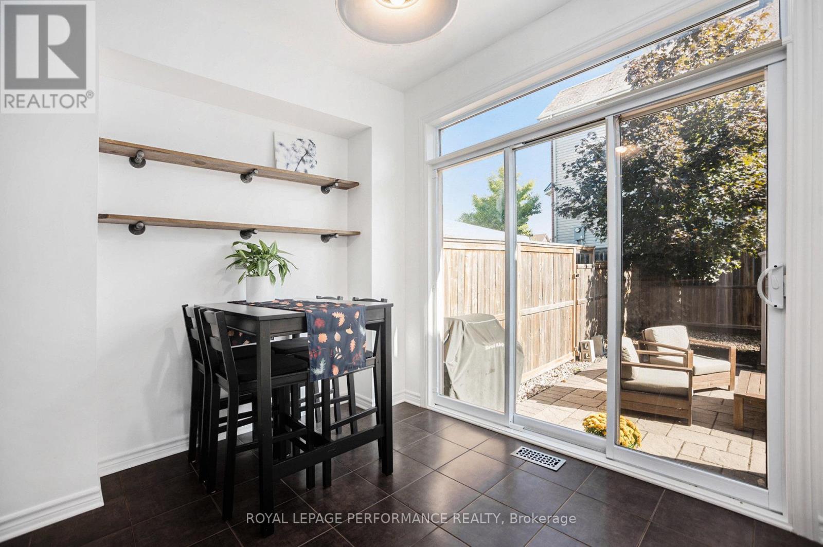 












40 TORBEC AVENUE

,
Ottawa,




Ontario
K2T0B5

