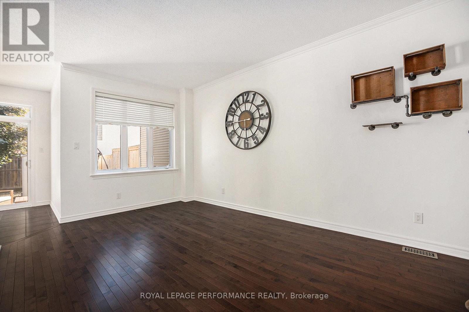 












40 TORBEC AVENUE

,
Ottawa,




Ontario
K2T0B5

