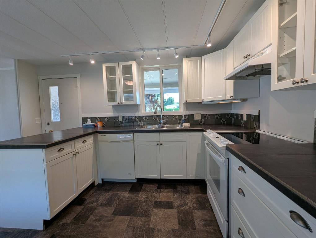 









3535


Casorso

Road, 80,
Kelowna,




BC
V1W 3E1

