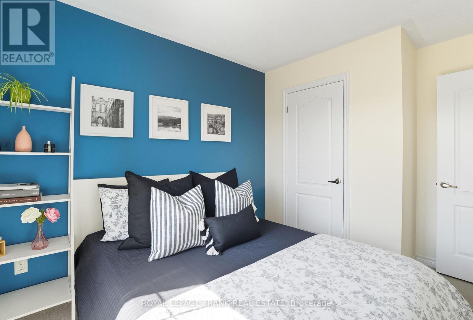 












26 FERRIS SQUARE

,
Clarington (Courtice),




Ontario
L1E0J2

