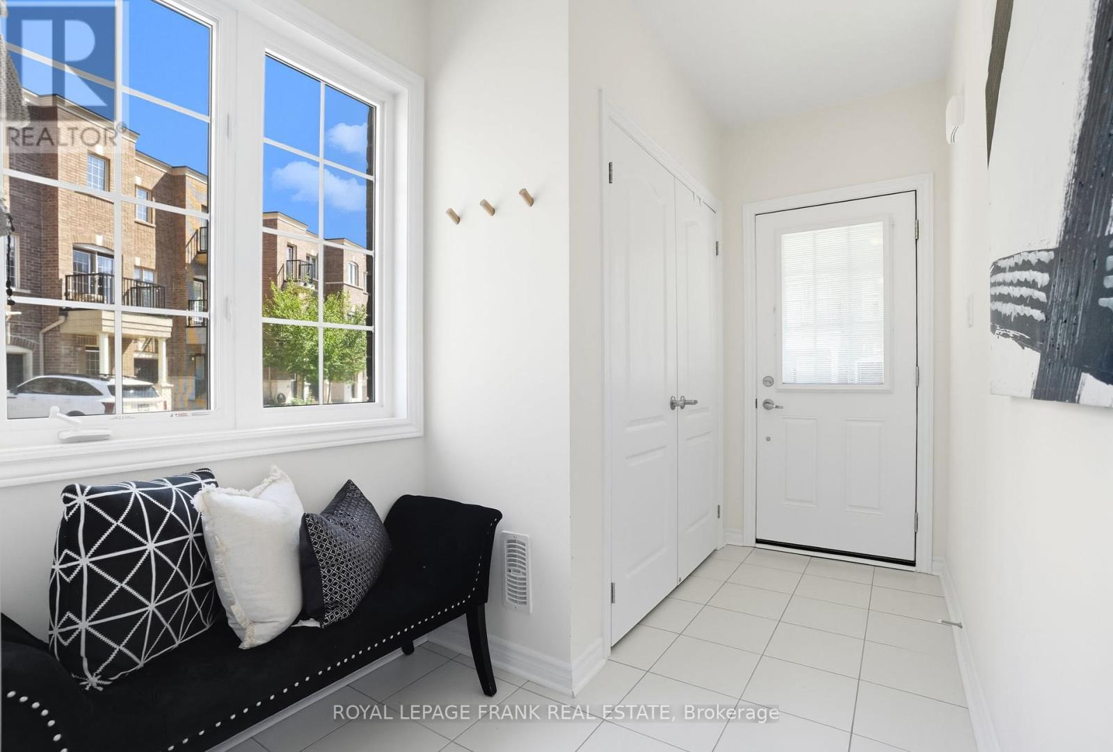 












26 FERRIS SQUARE

,
Clarington (Courtice),




Ontario
L1E0J2


