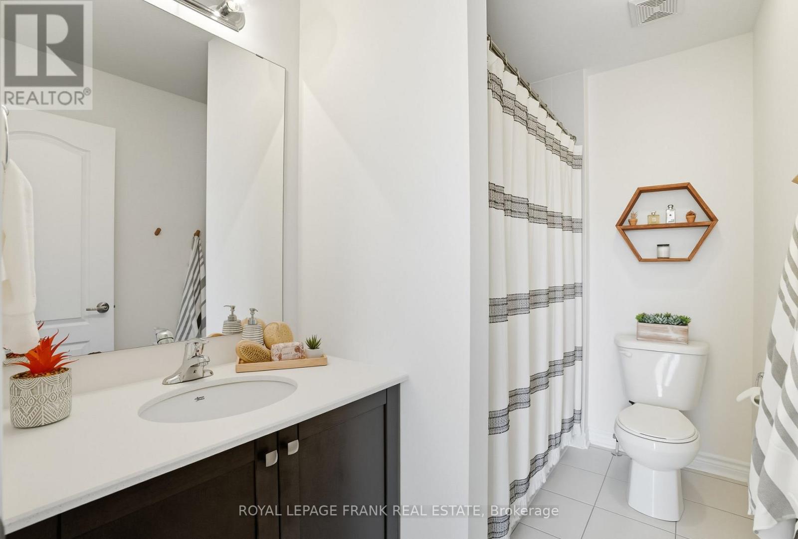 












26 FERRIS SQUARE

,
Clarington (Courtice),




Ontario
L1E0J2

