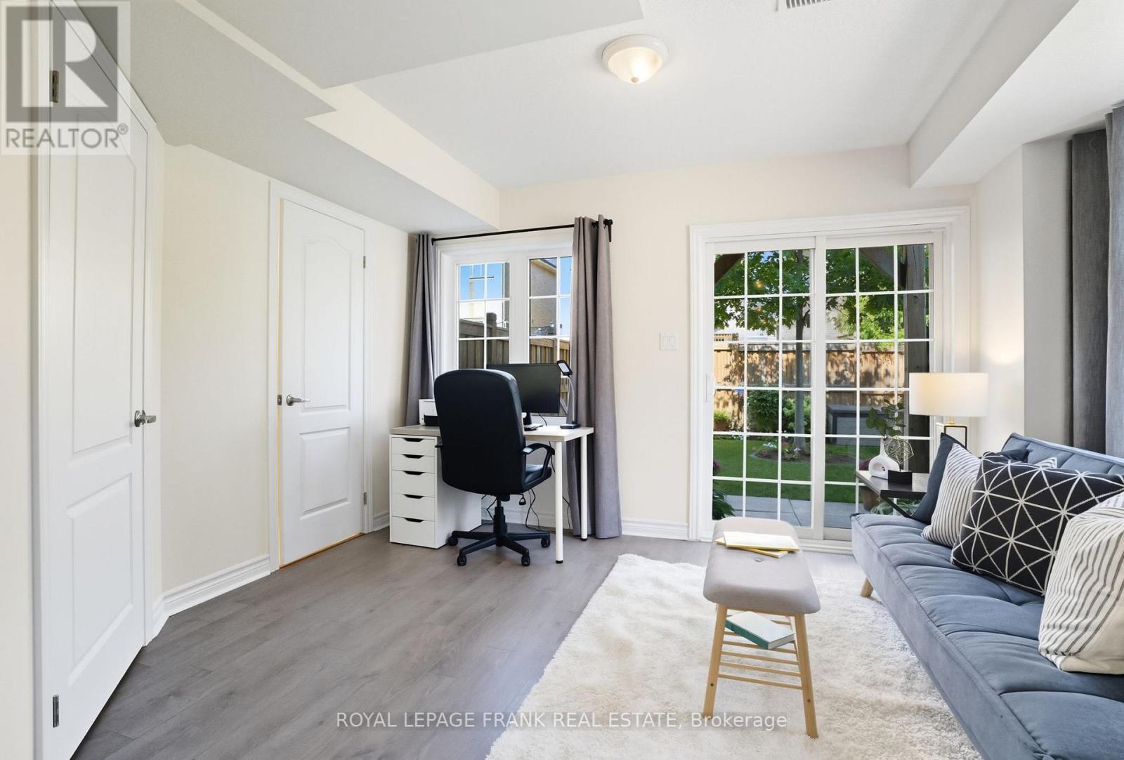 












26 FERRIS SQUARE

,
Clarington (Courtice),




Ontario
L1E0J2

