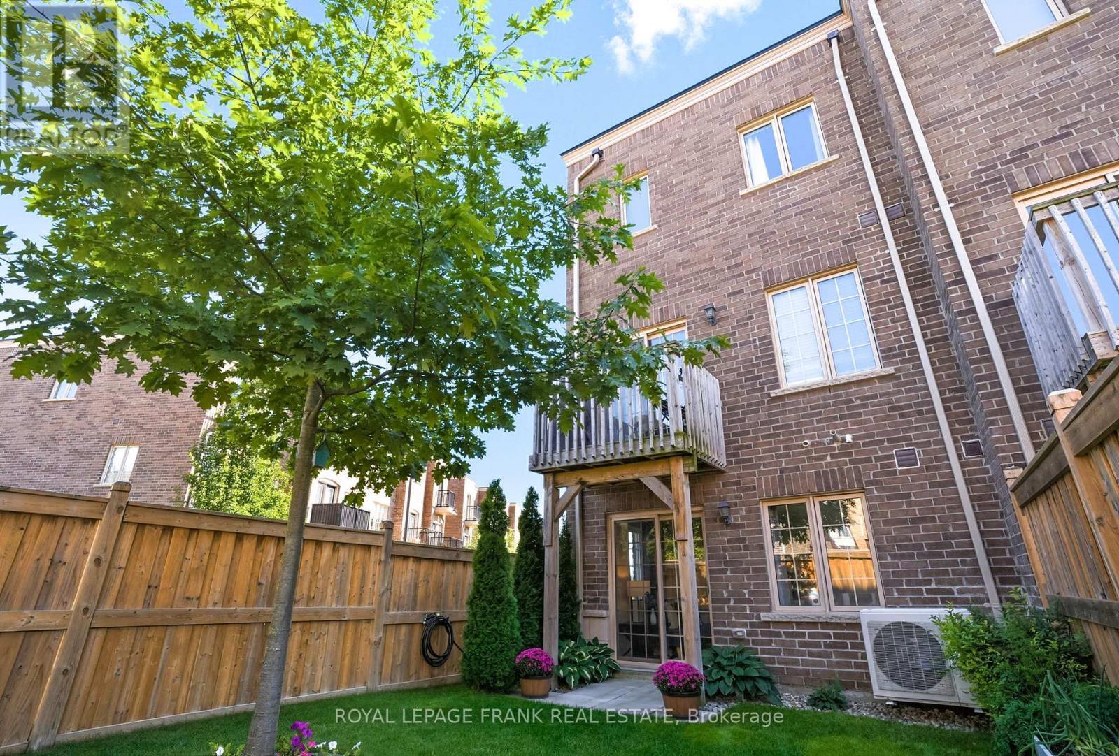 












26 FERRIS SQUARE

,
Clarington (Courtice),




Ontario
L1E0J2

