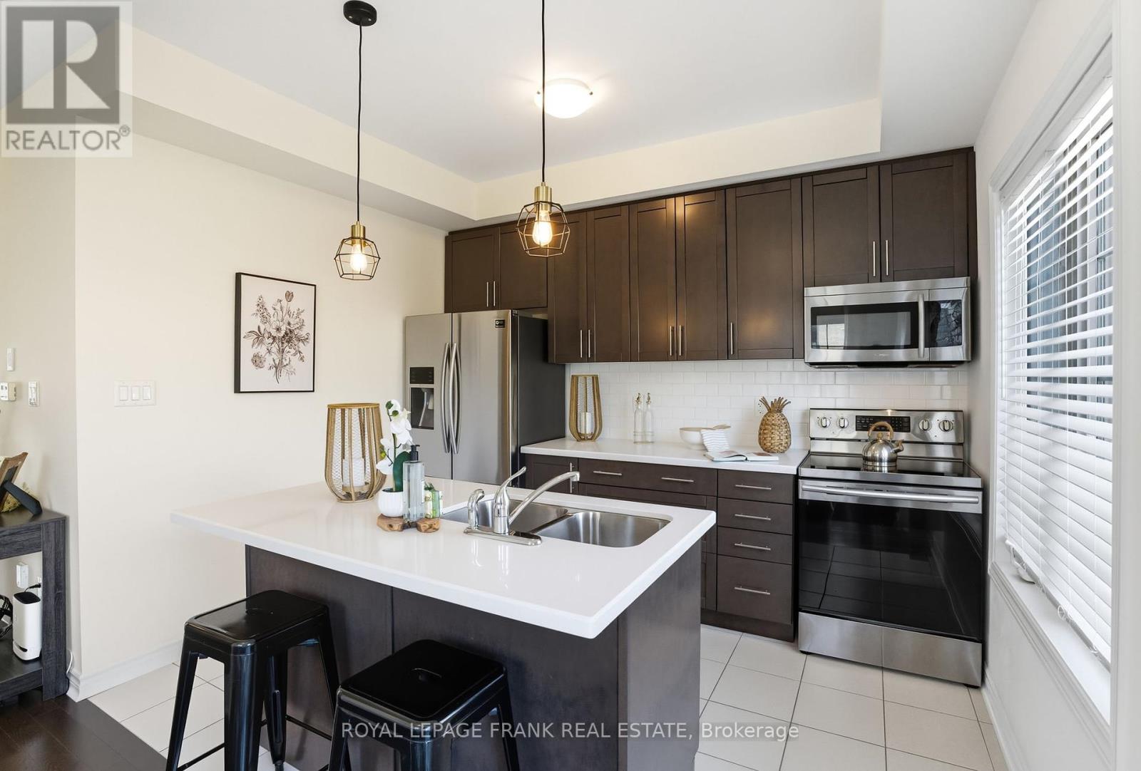 












26 FERRIS SQUARE

,
Clarington (Courtice),




Ontario
L1E0J2


