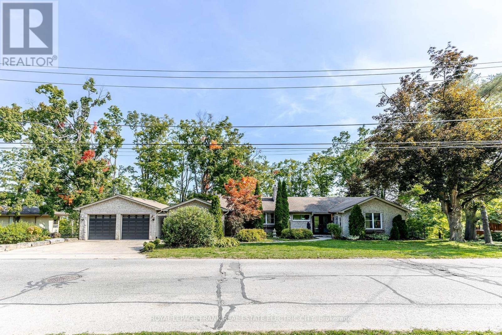 












142 RIDGEWOOD ROAD

,
Peterborough (Monaghan Ward 2),




Ontario
K9J1P3

