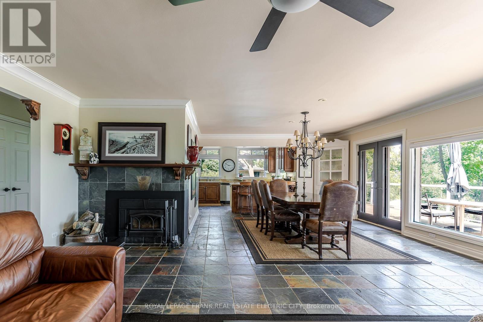 












142 RIDGEWOOD ROAD

,
Peterborough (Monaghan Ward 2),




Ontario
K9J1P3

