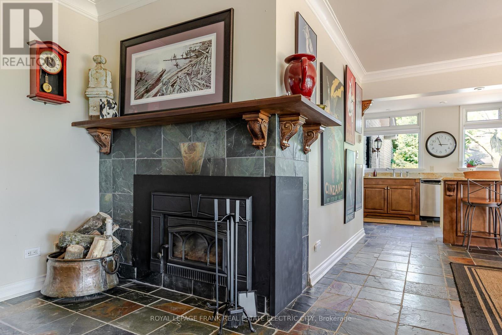 












142 RIDGEWOOD ROAD

,
Peterborough (Monaghan Ward 2),




Ontario
K9J1P3

