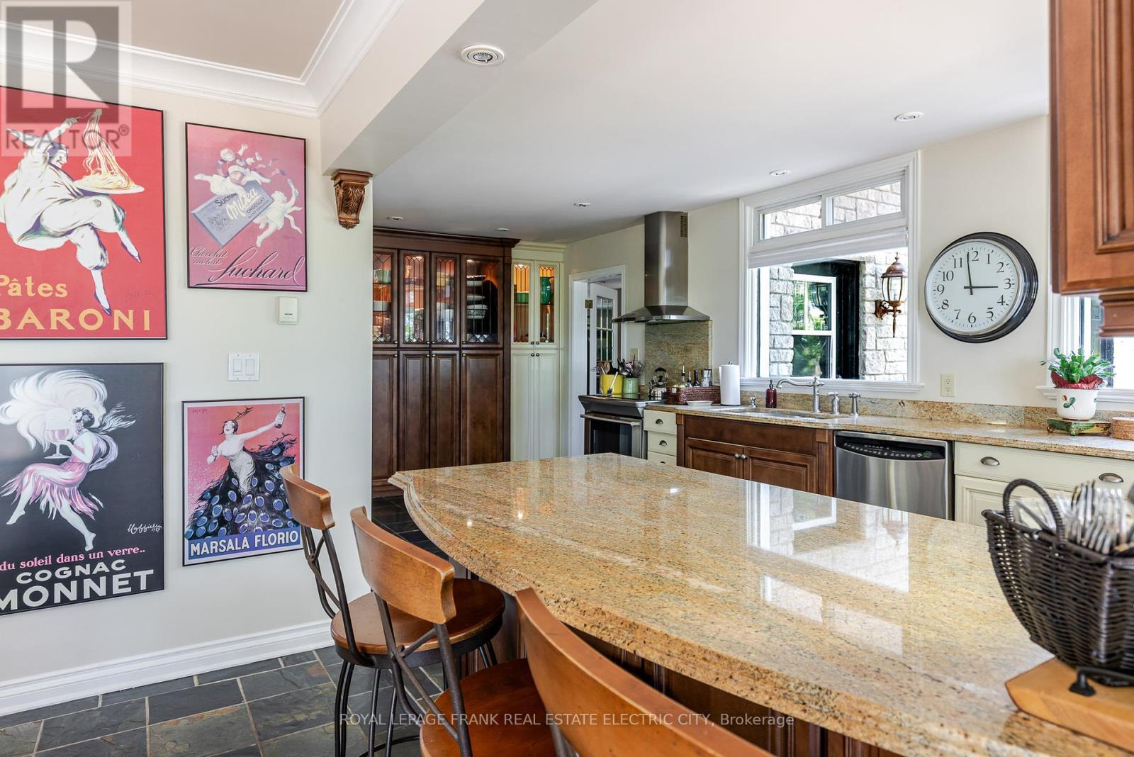 












142 RIDGEWOOD ROAD

,
Peterborough (Monaghan Ward 2),




Ontario
K9J1P3

